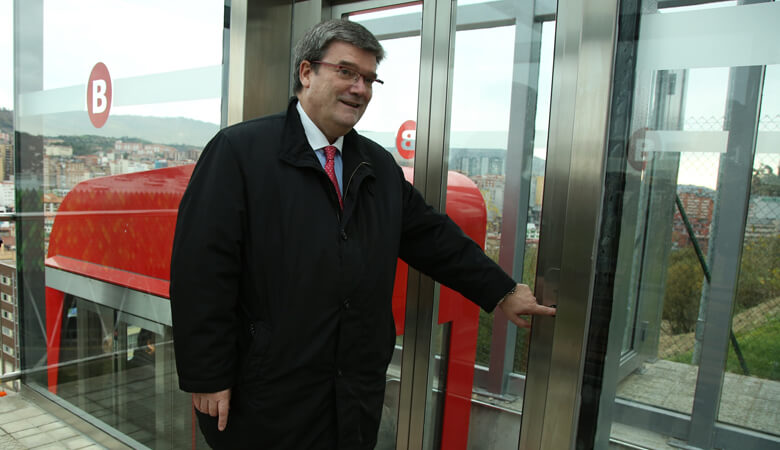 El Ayuntamiento de Bilbao inaugura un ascensor que conecta en Miribilla la avenida Askatasuna con la calle Juan Carlos Gortazar